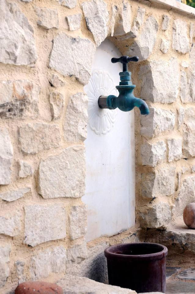 Authentic Cretan Stone Windmill Villa Sitía Exterior foto